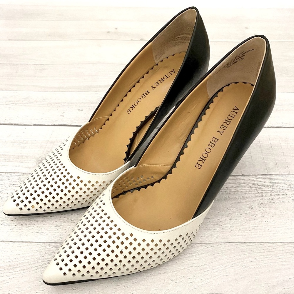 Audrey Brooke Sloane Black & White Pumps - Size 7